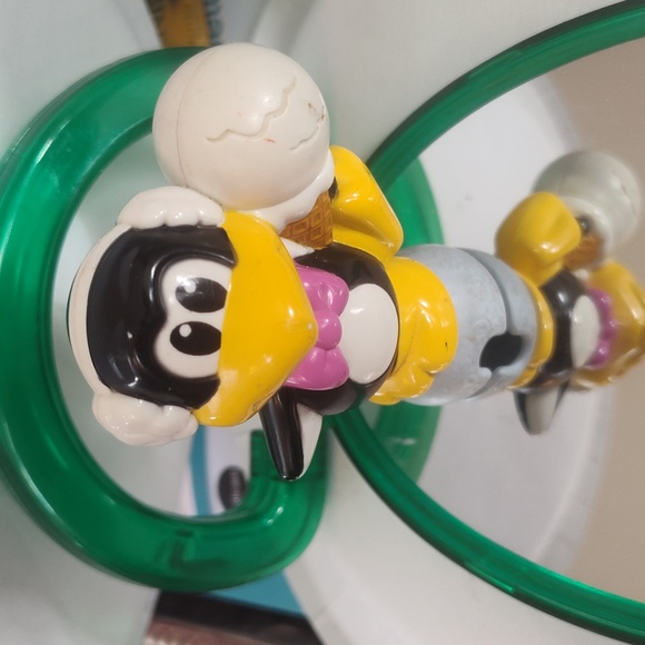 Mattel Pop-onz Penguin Figure Toy Bow Tie & Snowball 3" – Vintage Mirror Gift - Picture 7 of 7